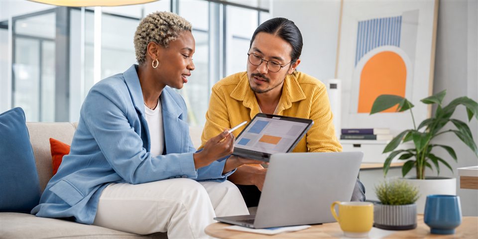 HostMamma expert planning digital services with a business owner